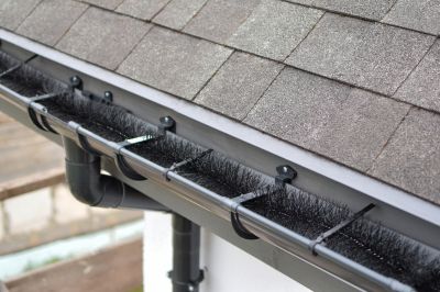 Gutter system with protective covers